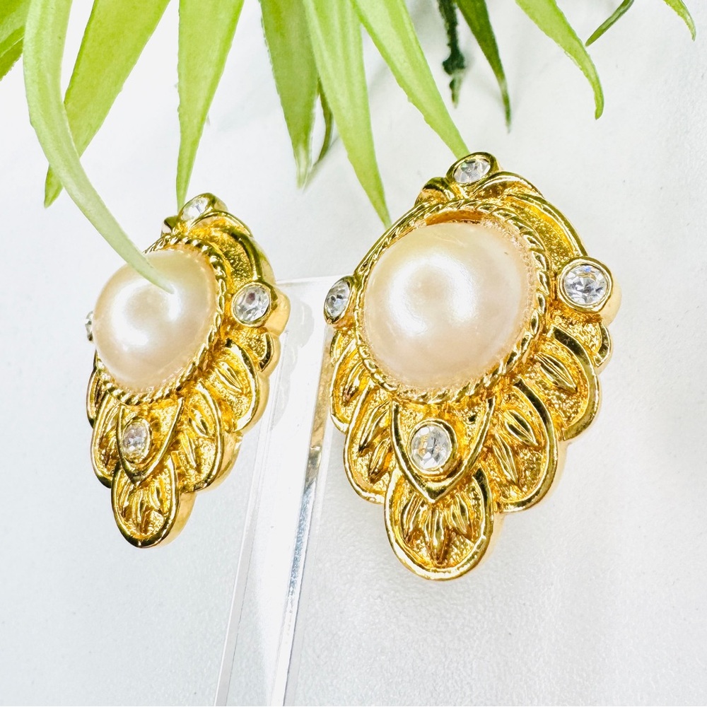 Vintage 80s Kenneth Jay Lane KJL for Avon Faux Pearl Rhinestone Clip Earrings - Picture 7 of 10